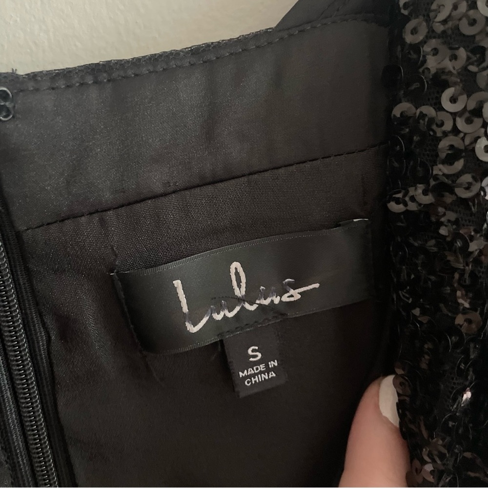 NWT Lulu’s Black Dress Sequined Tiered Plunge LBD Mini Size Small - Picture 6 of 9